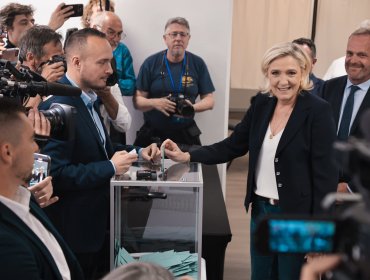 Policía francesa allanó la sede del partido Agrupación Nacional de Marine Le Pen tras supuesta financiación irregular