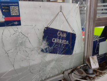 Detienen a un adolescente y dos adultos por provocar daños en la estación Villa Alemana del Tren Limache-Puerto