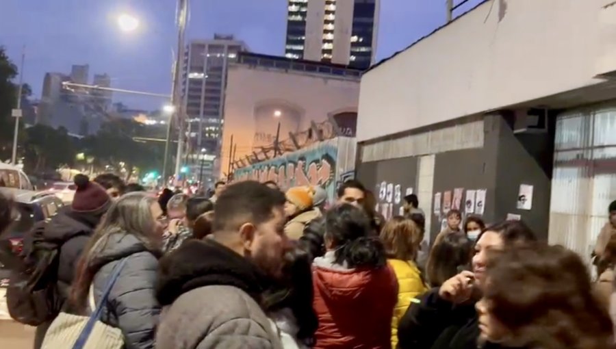 Fenats se toma el Servicio de Salud de Valparaíso exigiendo respuestas a 25 demandas