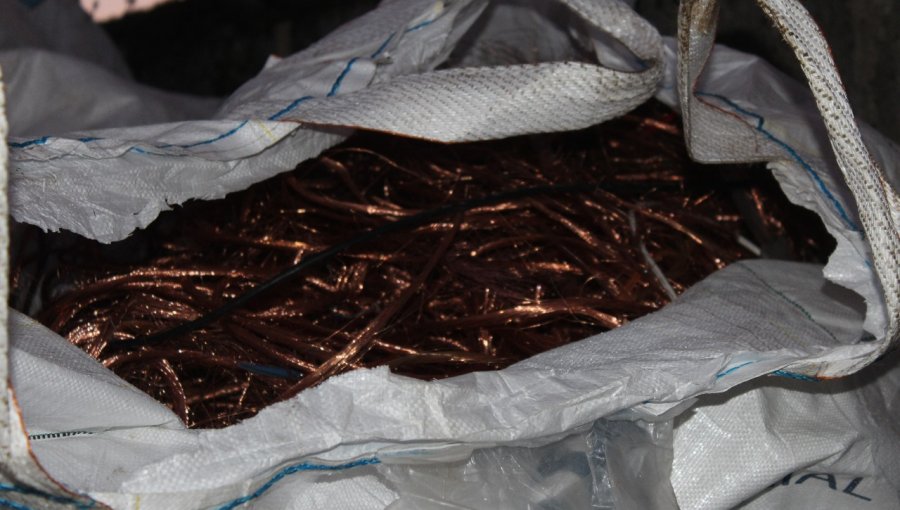 Incautan más de 9 toneladas de cable de cobre y $18 millones en efectivo en Puerto Montt
