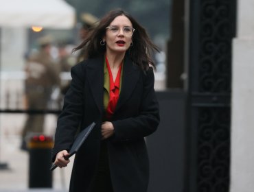 Camila Vallejo regresa a La Moneda tras su postnatal: "Mi tarea ahora es seguir como vocera de Gobierno"