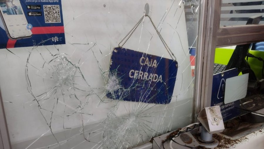 Detienen a un adolescente y dos adultos por provocar daños en la estación Villa Alemana del Tren Limache-Puerto