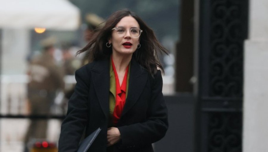 Camila Vallejo regresa a La Moneda y responde a posible partida al comando de Jara: "Mi tarea ahora es seguir como vocera de Gobierno"