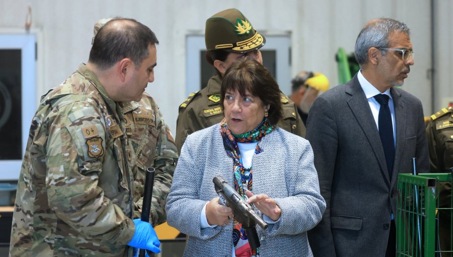 Ministra de Defensa confirma hallazgo de droga en recinto militar de Colchane
