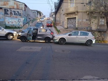 Colisión vehicular deja una persona lesionada en el cerro Playa Ancha de Valparaíso