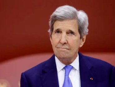 El demócrata John Kerry dice que su partido y Biden permitieron el "asedio" de los migrantes a la frontera de EE.UU.