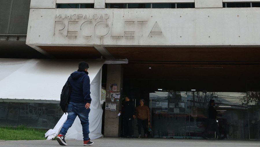 Contraloría revela que exdirector de Corporación de Recoleta traspasó más de $17 millones a sus cuentas personales