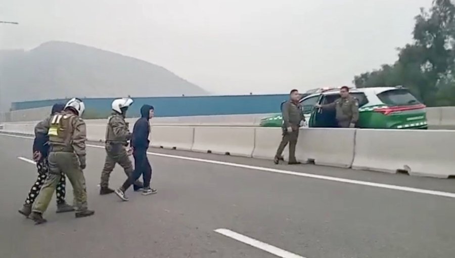 Carabineros detuvo a tres sujetos que robaron tres semáforos y luminarias en San Felipe