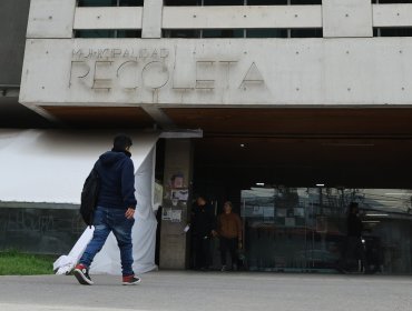 Contraloría revela que exdirector de Corporación de Recoleta traspasó más de $17 millones a sus cuentas personales