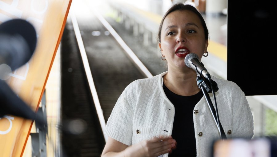 Alcaldesa Nieto apunta a oferentes tras nuevo retraso en proyecto de tren Valparaíso - Santiago: "Cometieron ciertos errores"