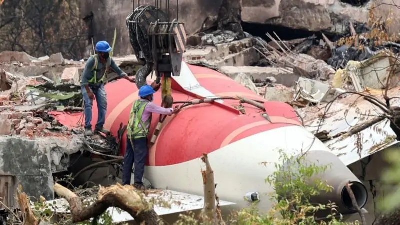 Informe preliminar apunta a un error del piloto en el suministro de combustible previo a tragedia de Air India