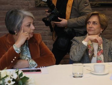 Jara cuestiona ofrecimiento de Matthei al Gobierno por aranceles al cobre: "Que se concentre en su campaña"