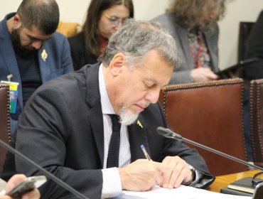 Senador Lagos Weber califica de "insuficientes" las razones que ha dado el Gobierno para postergar la licitación del tren Valparaíso-Santiago