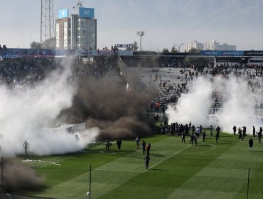 Masivo "Arengazo" de hinchas de Colo-Colo de cara al Superclásico generó caos en el transporte: Metro cerró estaciones