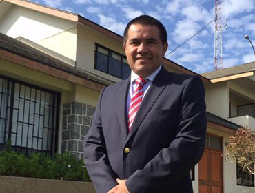 Alcalde de El Quisco sufrió violento ataque en Punta de Tralca: sujetos ebrios lo amenazaron con una botella rota