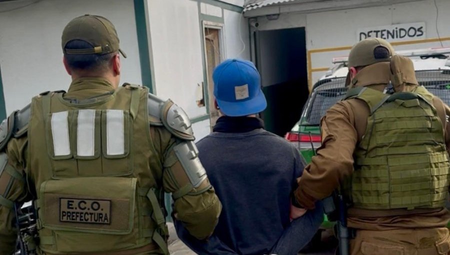 Operativo contra el comercio ilegal de San Antonio termina con tres personas detenidas