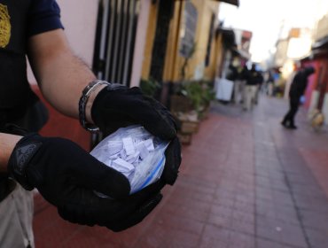 Detienen a ciudadano venezolano irregular que traficaba drogas en el centro de Viña del Mar