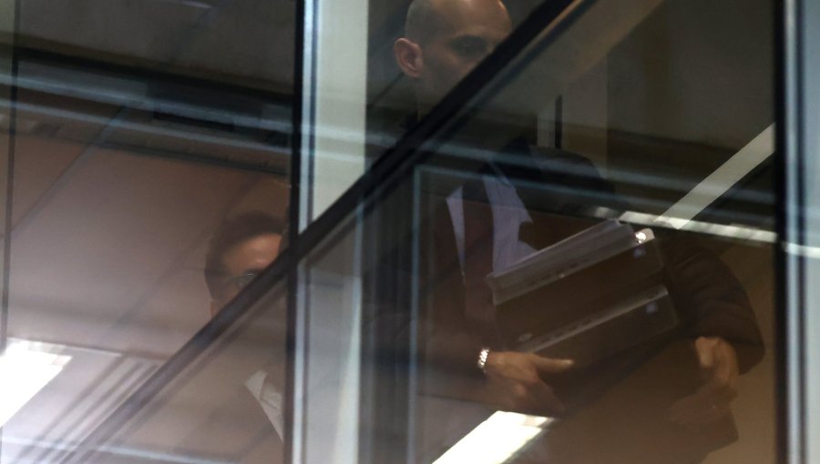 Jueza y funcionarios de tribunal entregan celulares y computadores tras liberación de sicario