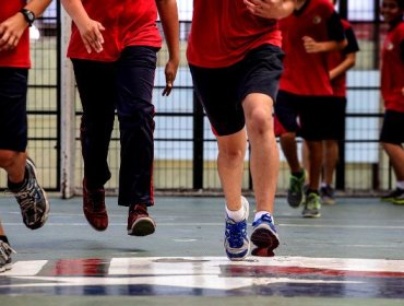 Diputado Barrios entrega su respaldo y valora avances del proyecto que promueve la actividad física y el deporte en colegios