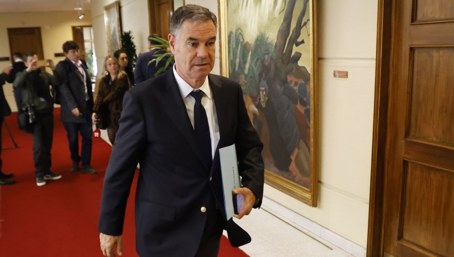 Presidente del Senado plantea que Evelyn Matthei "tiene el mejor currículum para ofrecer gobernabilidad"