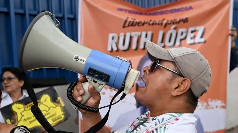 La mayor ONG de derechos humanos de El Salvador abandona el país ante "escalada de criminalización"