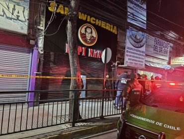 A balazos matan a hombre que compartía con otros dos en fuente de soda de La Cisterna: acompañantes habrían escapado heridos