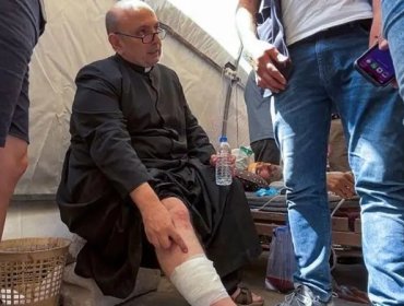 Israel ataca la única iglesia católica de Gaza dejando a tres personas muertas e hiriendo al cura argentino de la parroquia