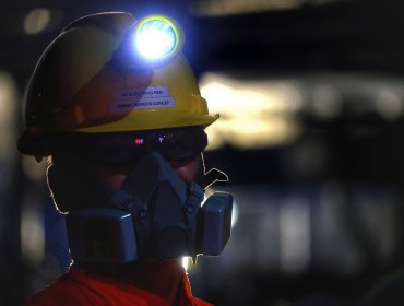 Rescatan con vida a los 18 mineros atrapados en yacimiento de oro en Colombia