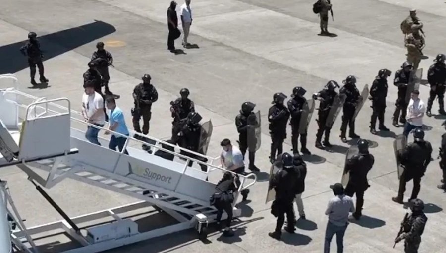 Más de 250 venezolanos que habían sido deportados desde EE.UU. a El Salvador fueron repatriados a Caracas