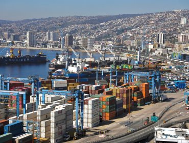 Proponen plan estratégico regional para sacar a Valparaíso del estancamiento: foco estaría en conectividad, transporte, puertos y empleo
