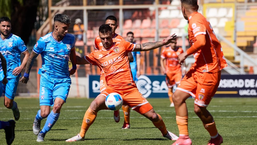 Cobreloa tambaleó el liderazgo de San Marcos de Arica