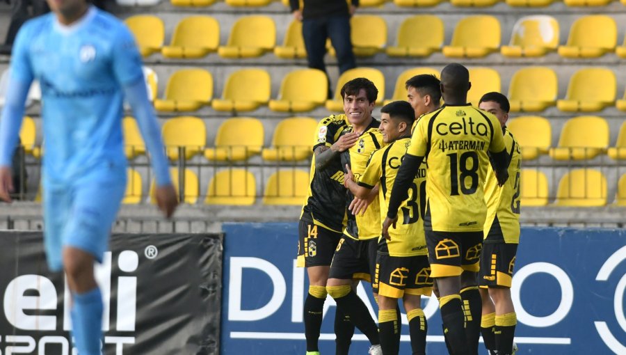 Coquimbo Unido golea al colista y se consolida en el liderato