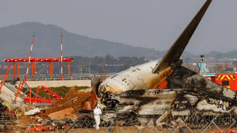 Pilotos apagaron el motor equivocado en accidente de avión en Corea del Sur que dejó 179 fallecidos