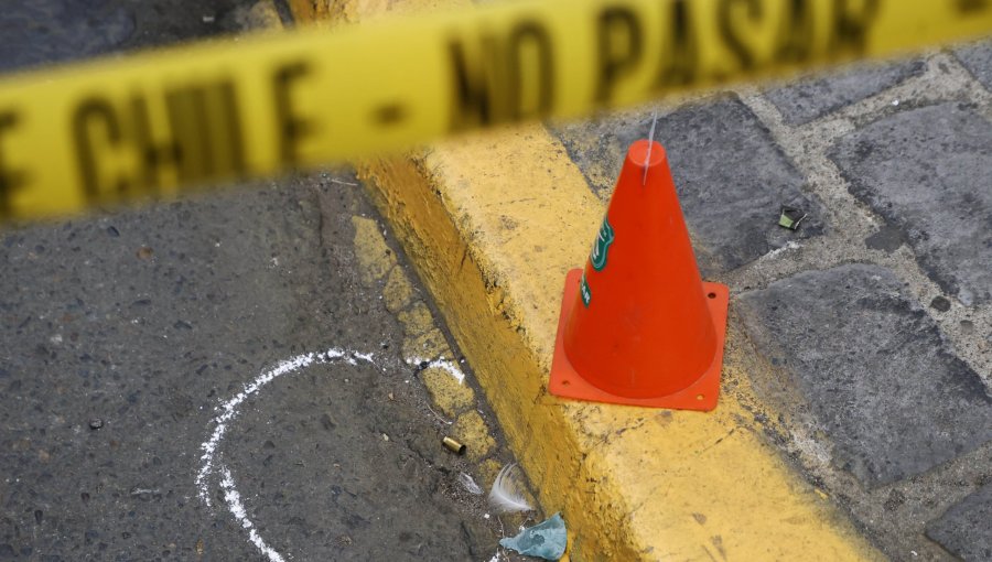 Noche de terror en Valparaíso: Delincuente con amplio prontuario muere y otro queda grave tras feroz balacera en el cerro Cordillera