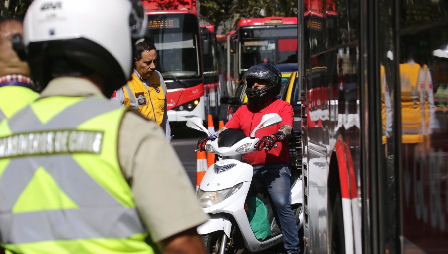 Conozca las calles donde habrá desvíos de tránsito en Santiago por cumbre de presidentes