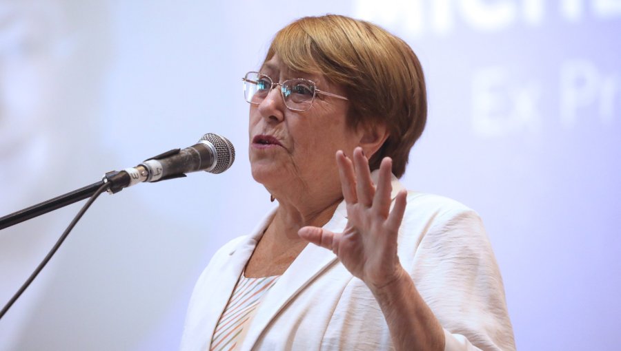 Bachelet insta a los candidatos presidenciales a hacer campañas "transparentes" basadas en "sus ideas"
