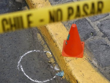 Noche de terror en Valparaíso: Delincuente con amplio prontuario muere y otro queda grave tras feroz balacera en el cerro Cordillera