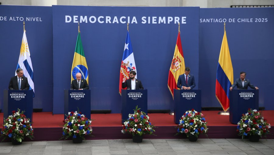 Presidente Boric responde a críticas por cumbre progresista: "Nunca es un mal momento para fortalecer la democracia"