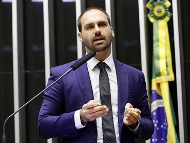 Justicia de Brasil bloquea bienes y cuentas bancarias del diputado e hijo de Jair Bolsonaro