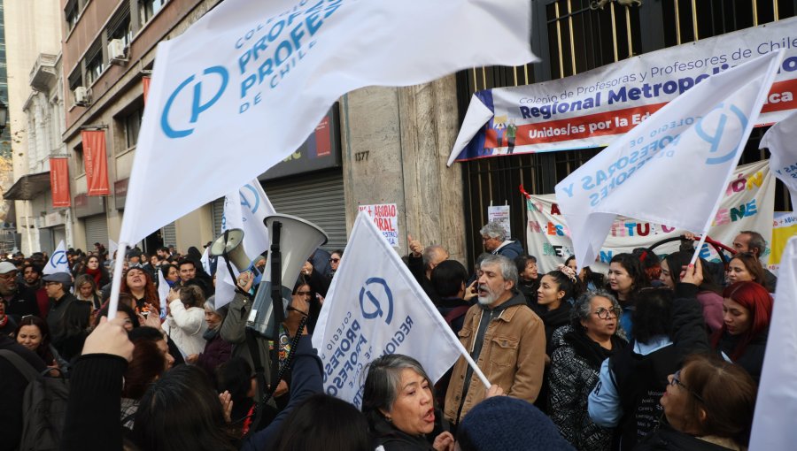 Contraloría General de la República asegura que profesores que se adhieran a paralizaciones tendrán descuentos en sus sueldos