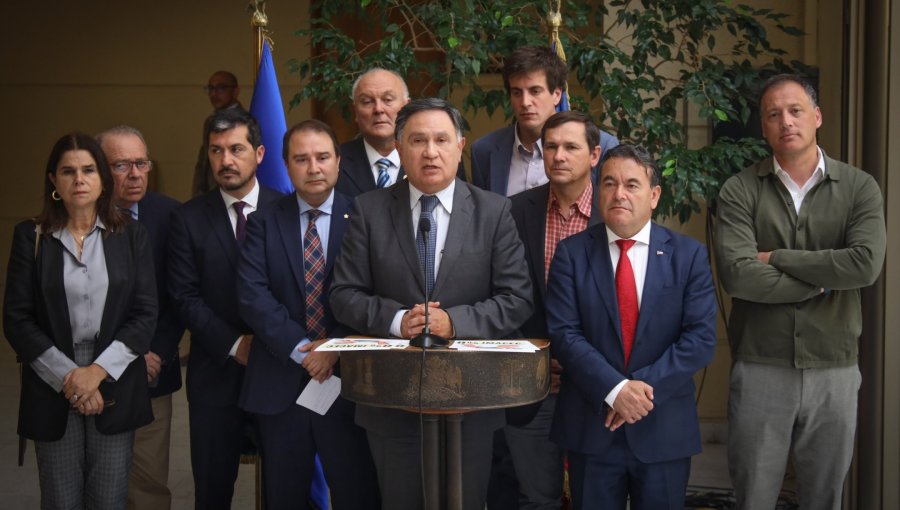 Diputados RN acuden a la Defensoría de la Niñez por show de drag queen en el Instituto Nacional