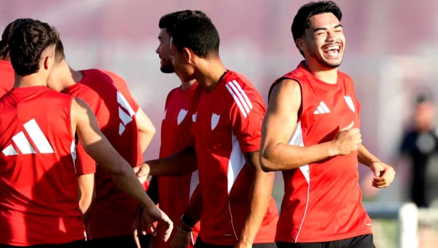 Los movimientos que alista el Sevilla para poder inscribir a Gabriel Suazo a la temporada