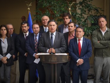 Diputados RN acuden a la Defensoría de la Niñez por show de drag queen en el Instituto Nacional