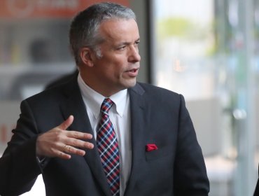 Landerretche disponible para reunirse con Jara, pero aclara que "no significa que esté respaldando a nadie"