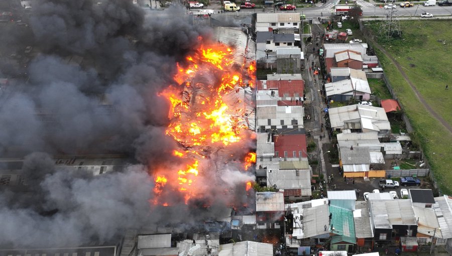 Al menos 10 viviendas dañadas y más de cincuenta damnificados dejó incendio de grandes proporciones en Concepción