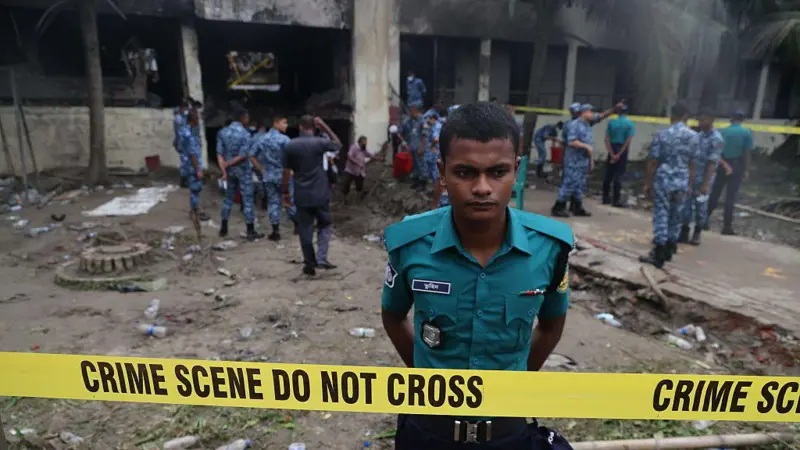 "Eran mis niños": La profesora que salvó a 20 alumnos antes de morir por accidente de avión que cayó sobre escuela en Bangladesh