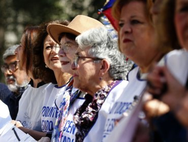 Por primera vez, mujeres en Chile se están jubilando en promedio a los 62 años