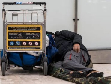 Los migrantes y personas sin hogar que encontraron un refugio en el aeropuerto de Madrid durante meses