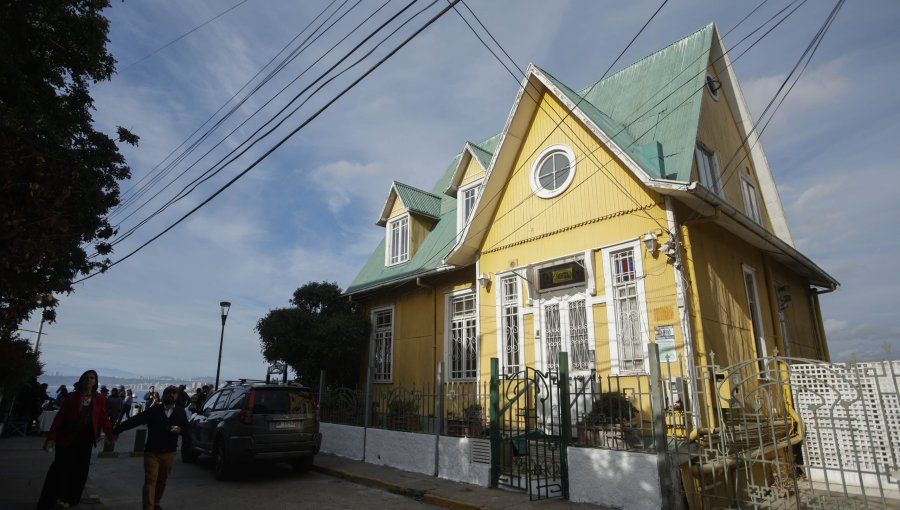 Por un valor cercano a los mil millones de pesos: Ponen en venta el histórico hotel Brighton en el cerro Concepción de Valparaíso