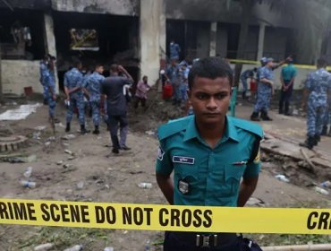 "Eran mis niños": La profesora que salvó a 20 alumnos antes de morir por accidente de avión que cayó sobre escuela en Bangladesh